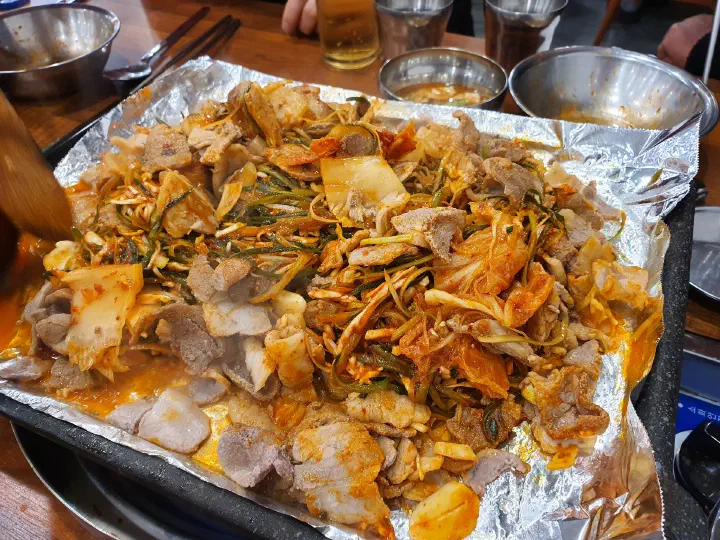청주 봉용불고기 파절이와 김치를 넣고 볶아 완성한 파절이 불고기