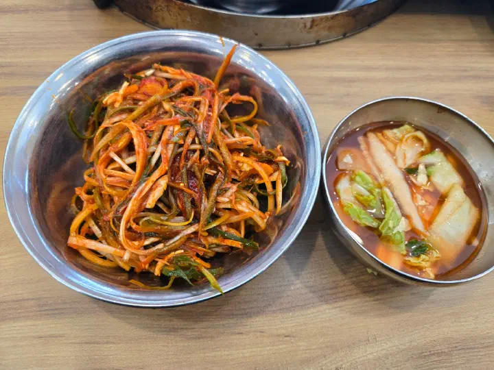 청주 봉용불고기 셀프바 파절이 한 그릇과 시원한 국물김치