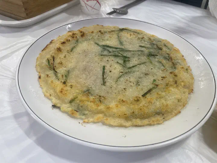 밀가루 없이 감자만 갈아 얇게 부친 감자바우 감자전