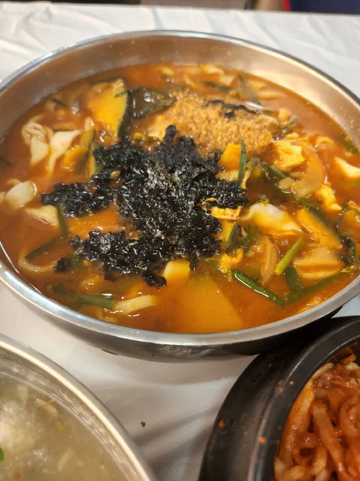 단호박과 애호박이 들어간 날의 감자바우 장칼국수