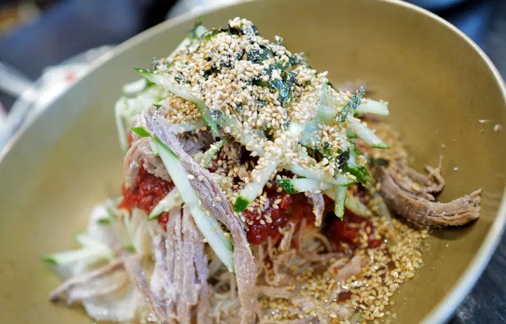 윤밀원 매장에서만 맛볼 수 있는 비빔막국수 한 그릇
