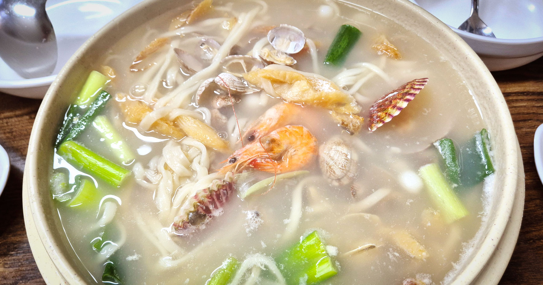 황해해물칼국수 본점의 해물칼국수 한 대접